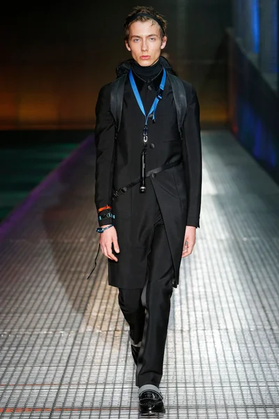 Look 48